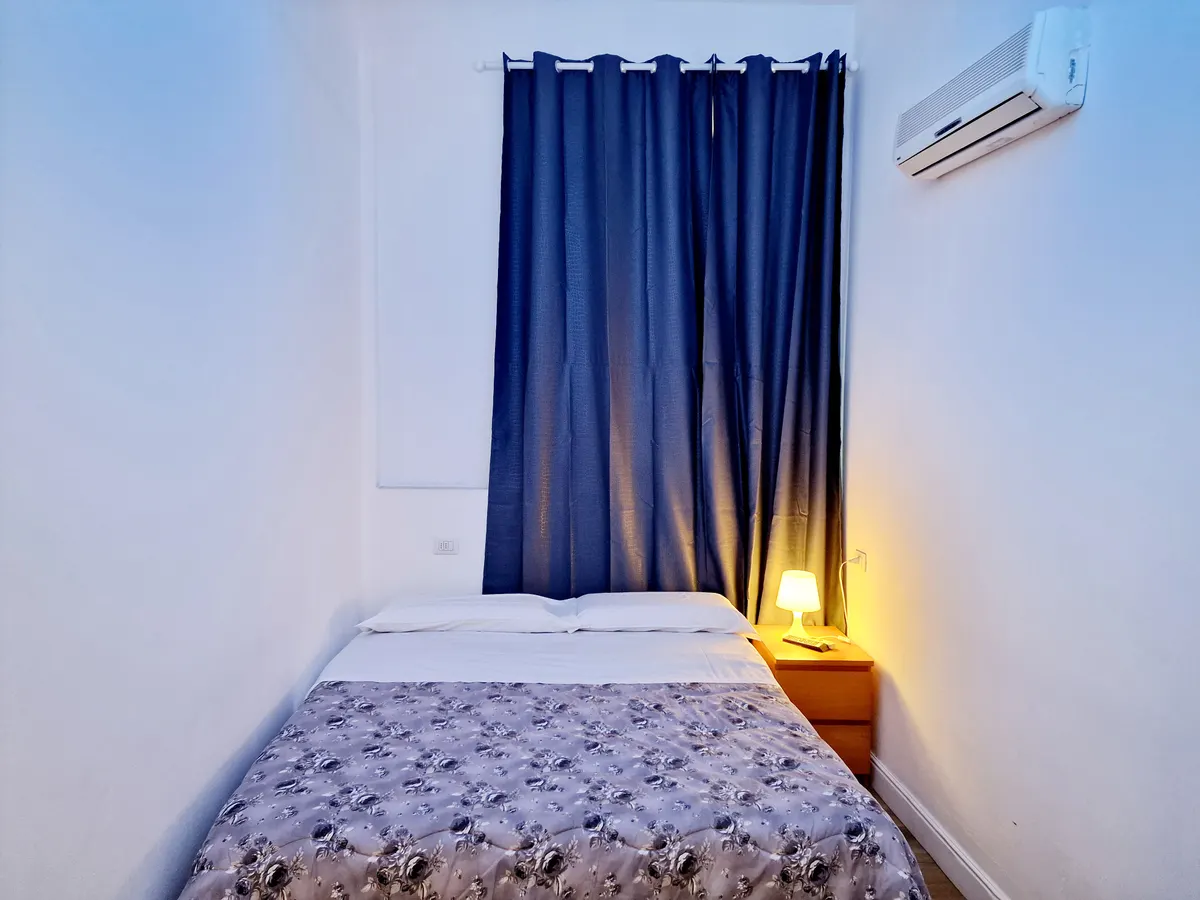 Camera doppia con letto matrimoniale e aria condizionata
